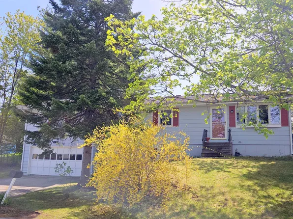 9 Meadow Lane, Lewiston, ME 04240