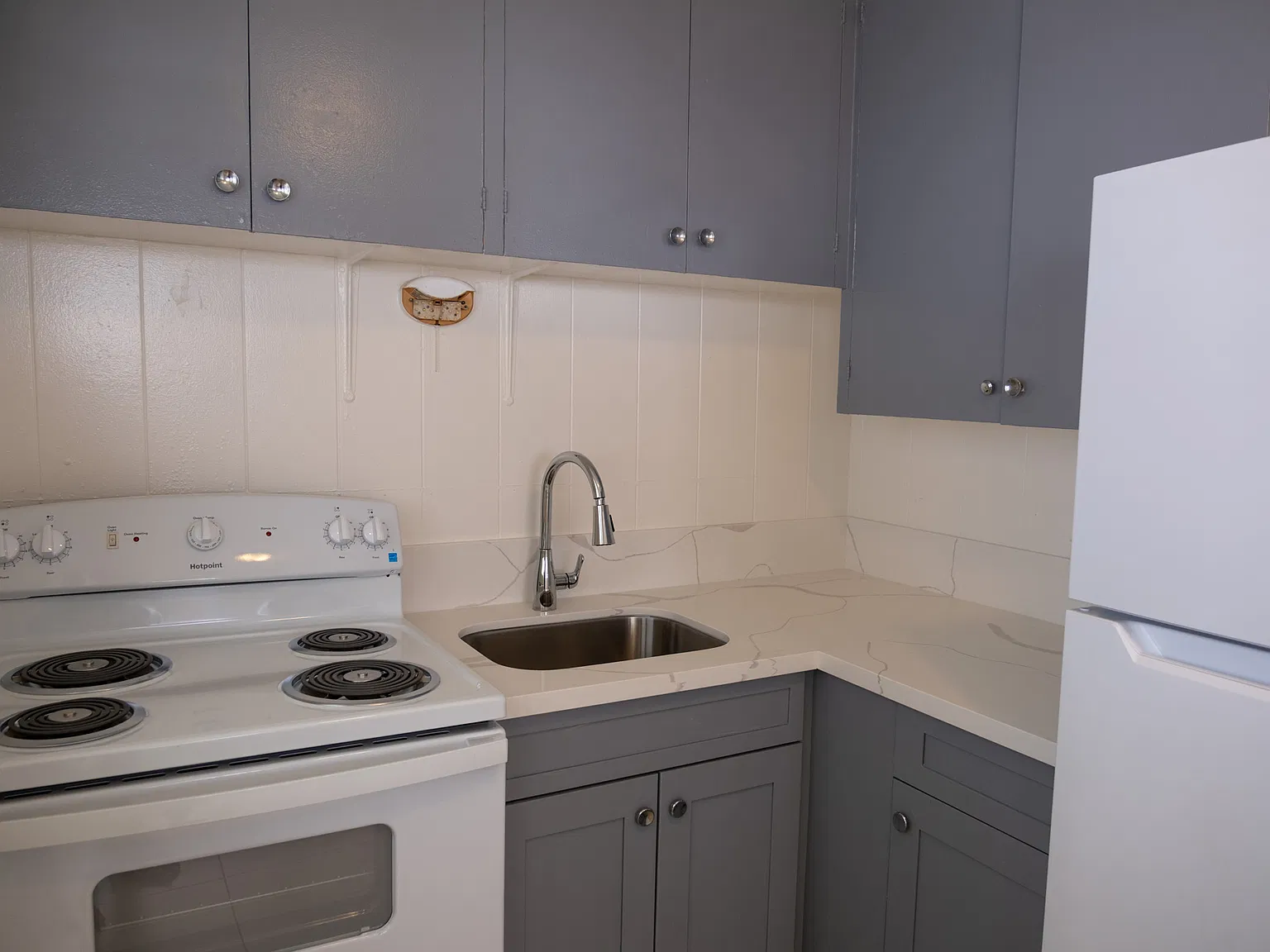 Studio, 300 sqft, $1,300 — Photo 2