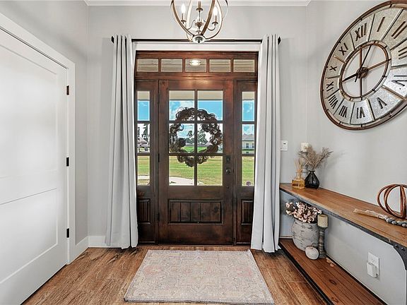 4th image of 831 Mimosa Ln