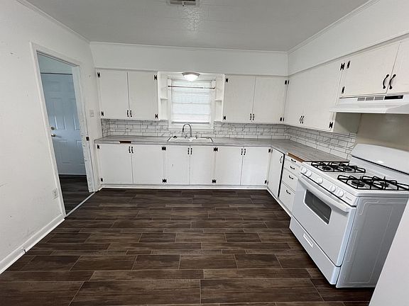 5th image of 601 Ann Dr