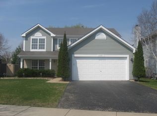 1131 Lakewood Cir, Naperville, IL 60540