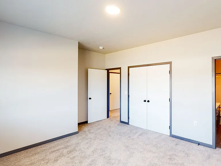 5800 Sunnybrook Plz — Photo 39