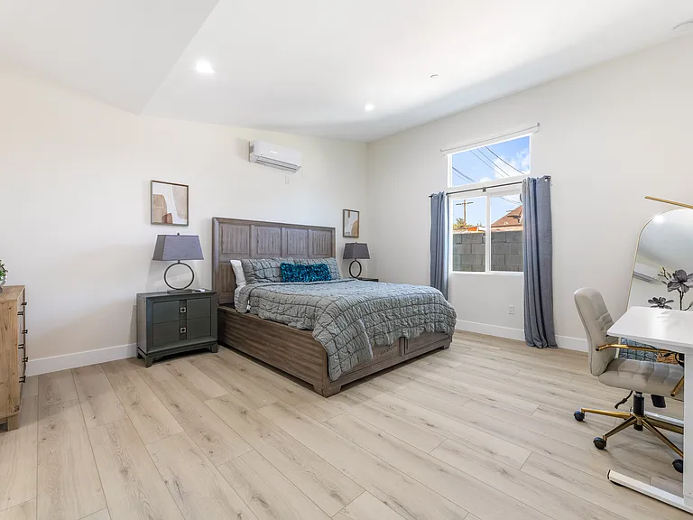10842 Memory Park Ave — Photo 24