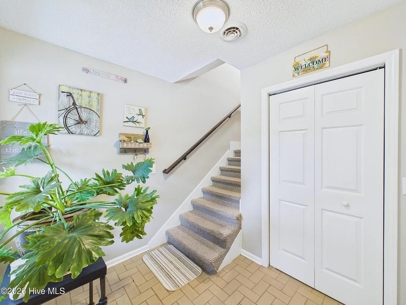 3 bed, 1676 sqft, $2,500 — Photo 3