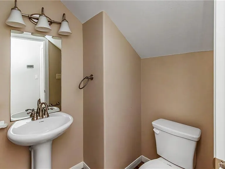 5217 Lost Creek Ln — Photo 6