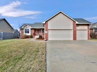 3570 N Lake Ridge Ct, Wichita, KS 67205