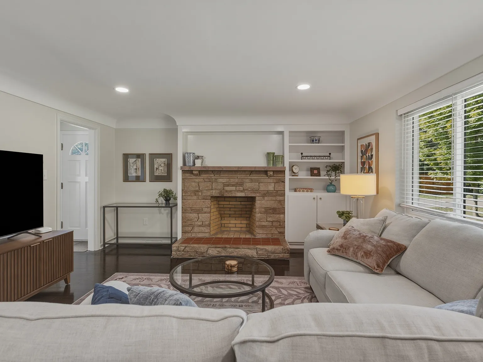 3 bed, 2200 sqft, $4,200 — Photo 4