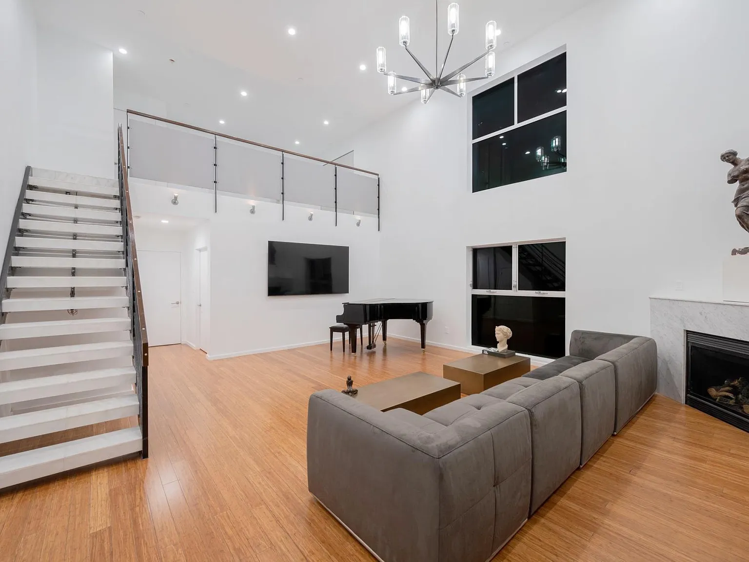 7062 Hawthorn Ave — Photo 4