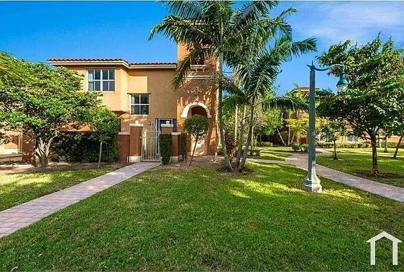 1035 SW 144th Ave — Photo 3