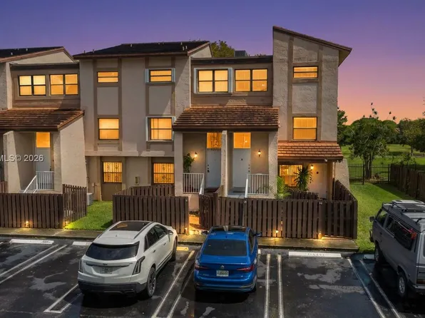 425 W Park Dr APT 12, Miami, FL 33172