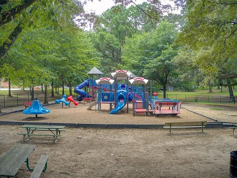 513 Stepney Ct SE — Photo 37