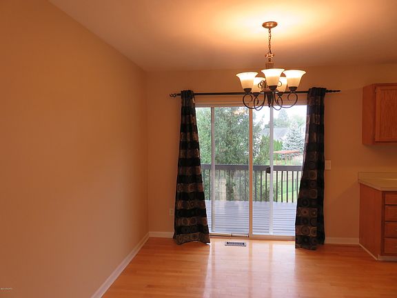 3rd image of 2124 Forest Hill Ave SE