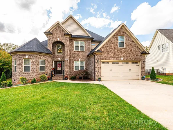 1845 Waterbury Ct, Hickory, NC 28602