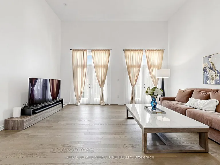 635 Newlove St — Photo 23