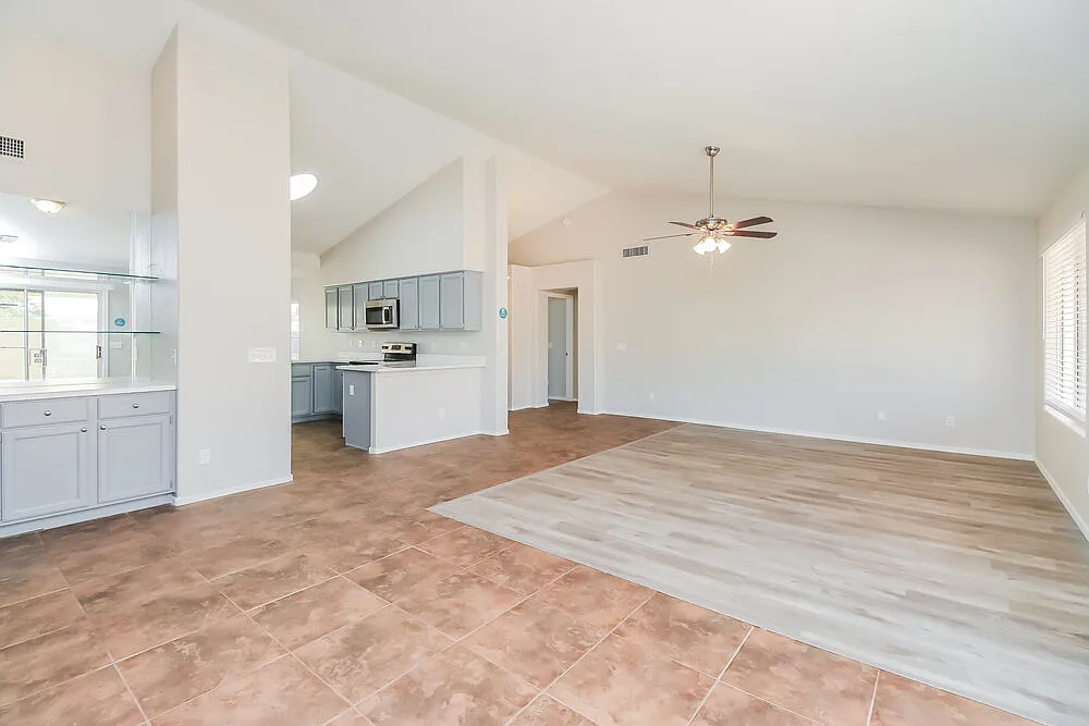 3 bed, 2.0 bath, 1412 sqft, $2,235 — Photo 4