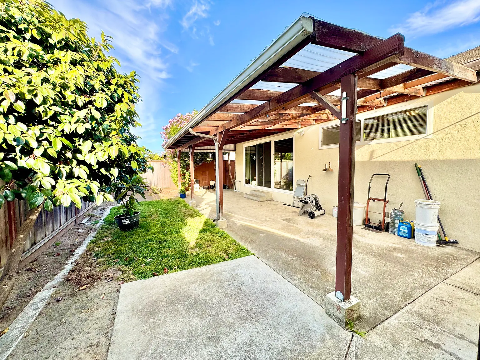 3 bed, 1200 sqft, $3,200 — Photo 4