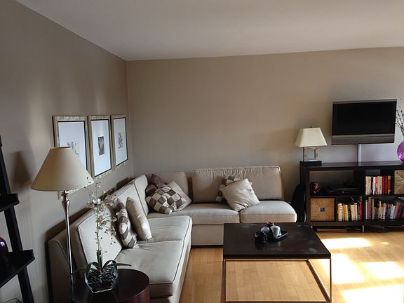 View to living room from Foyer. Large Coat closet not pictu