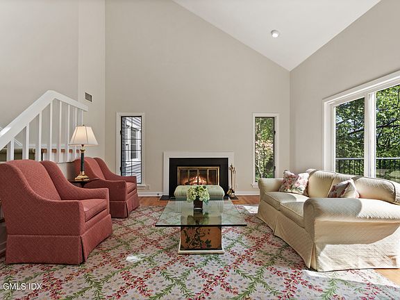 5th image of 1 Old Church Rd APT 6