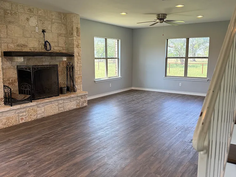 517 FM 473 — Photo 3