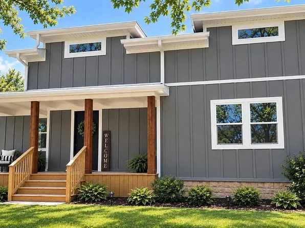 556 Jefferson St, Valparaiso, IN 46385
