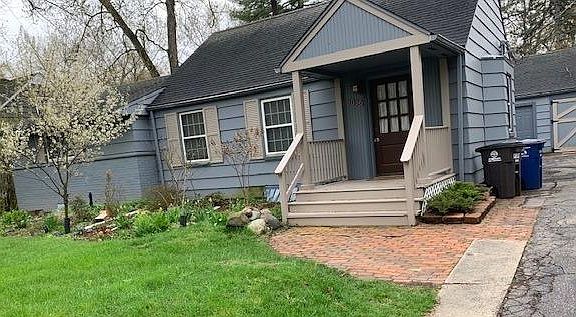 2nd image of 3036 Oakwood St