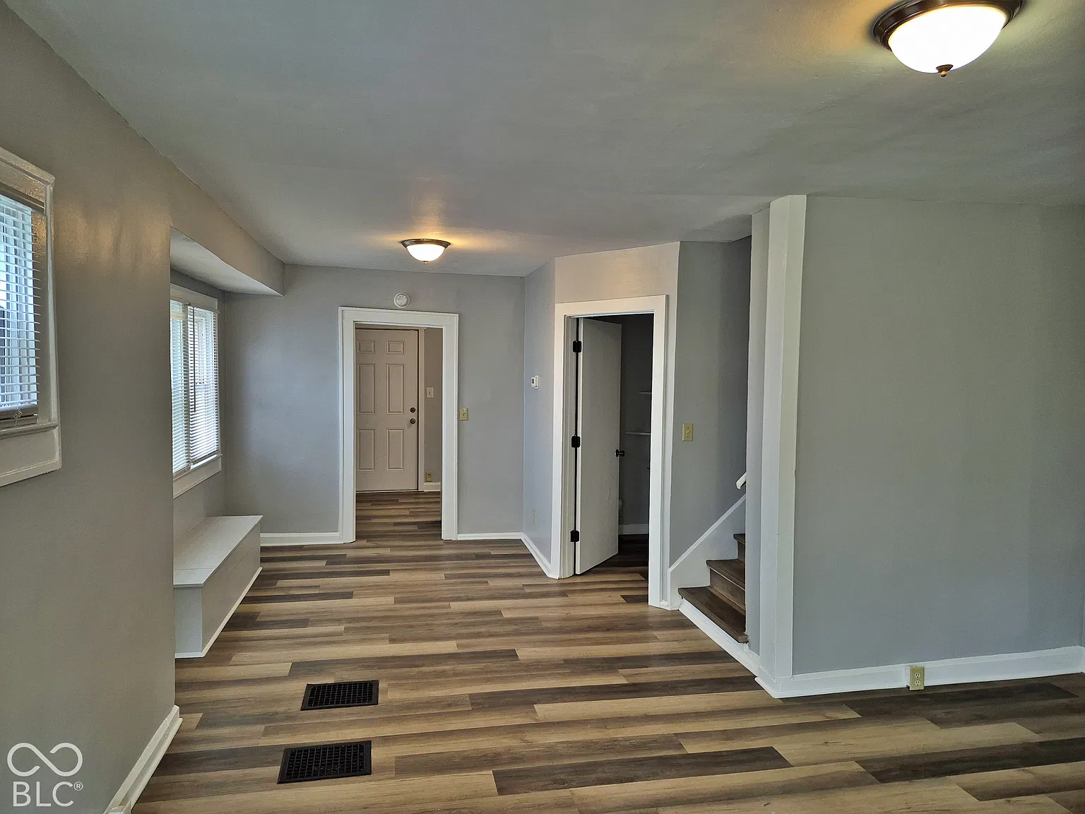 2 bed, 1.5 bath, 1235 sqft, $1,050 — Photo 3