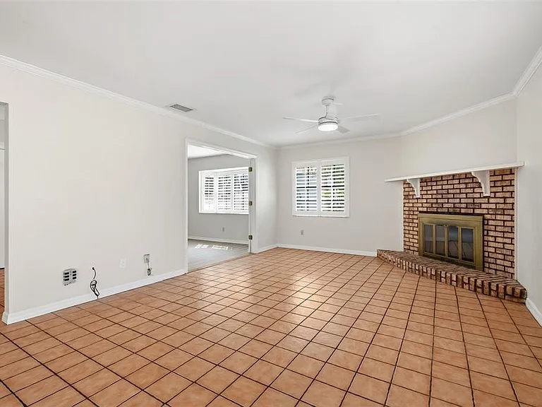 345 Bailey St — Photo 13