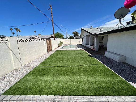 3rd image of 922 E Campus Dr