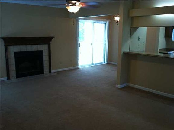 4th image of 31 Park Cir SE Unit 17