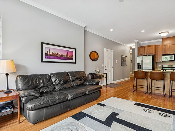 4th image of 4660 N Winthrop Ave APT 1N