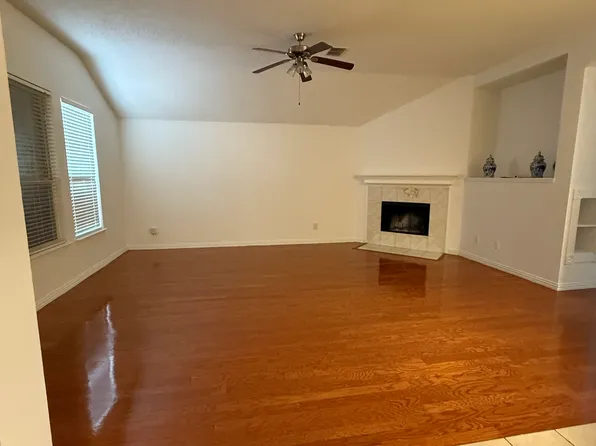 2443 Frontier Dr, Grand Prairie, TX 75052