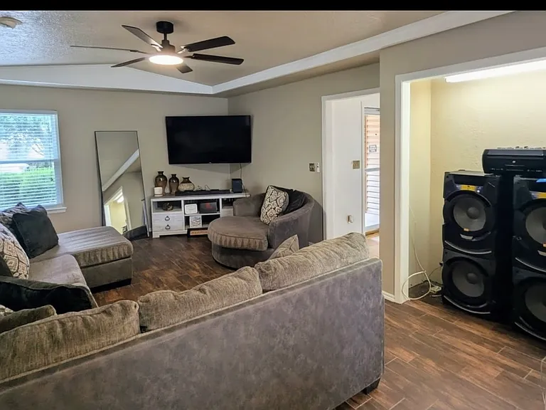 3512 Tiffany Dr — Photo 3
