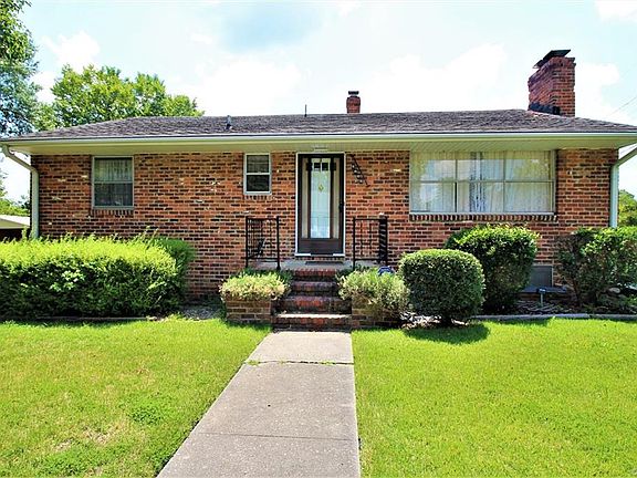 2nd image of 3006 Poplar St