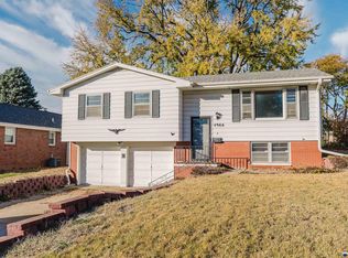 4966 B St, Omaha, NE 68106
