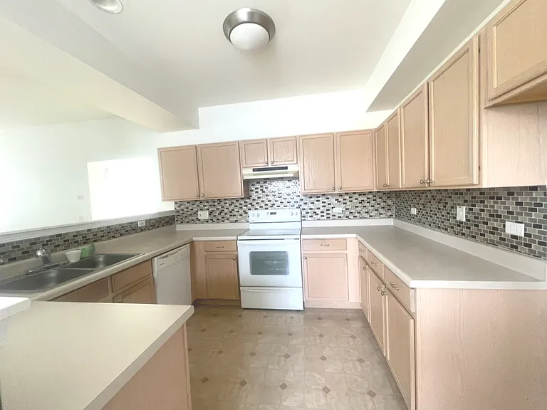 1884 Fescue Dr — Photo 10