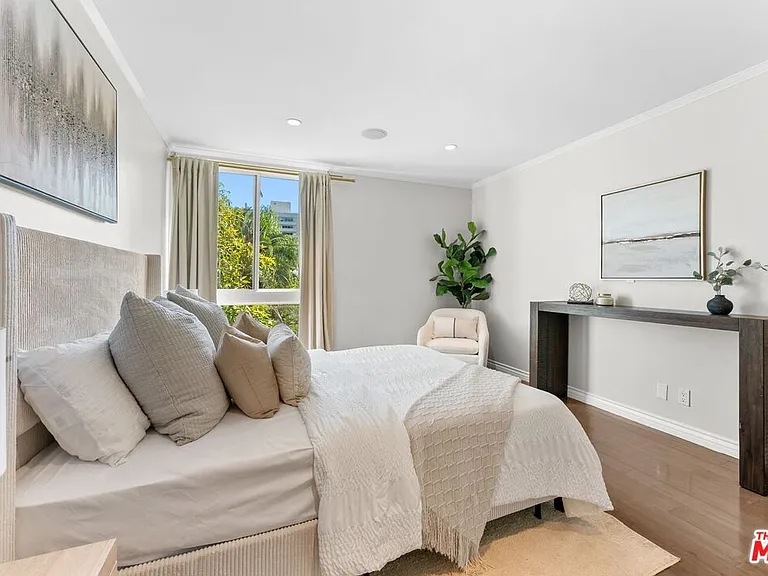 906 N Doheny Dr #311 — Photo 16