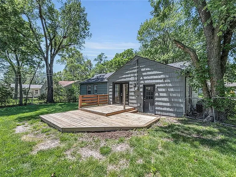 7029 Beverly St — Photo 21