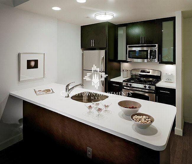 1st image of 41 W 34th St Frnt 1