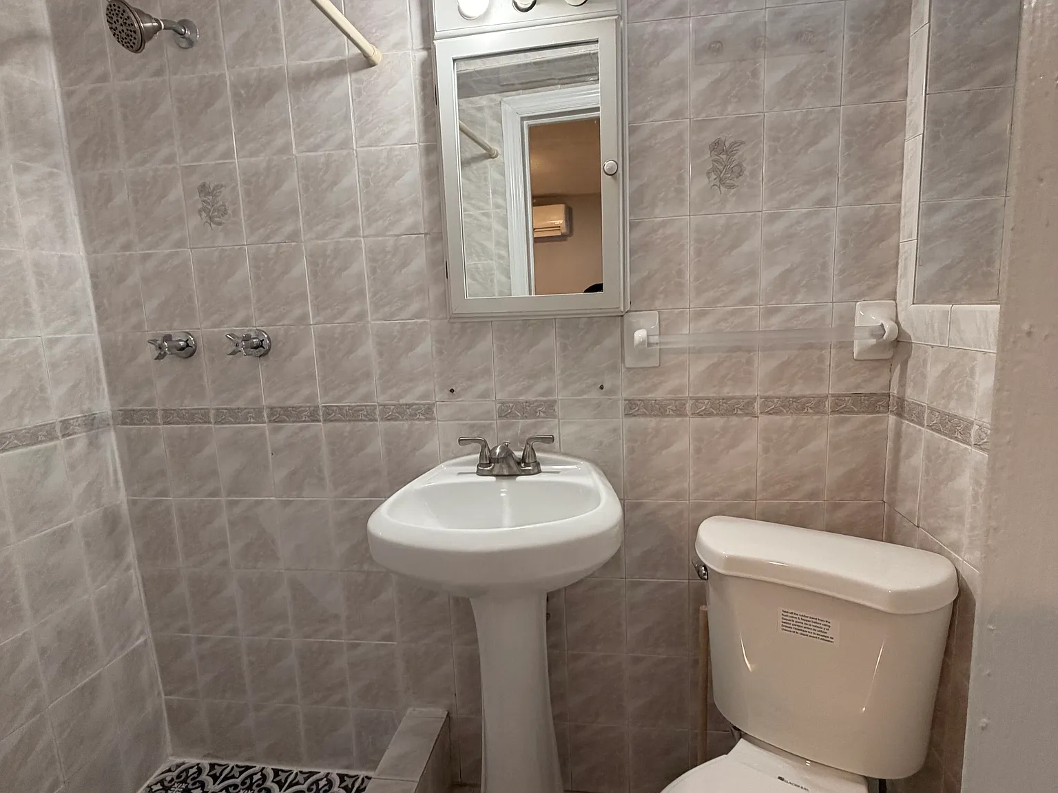 1 bed, $1,600 — Photo 2