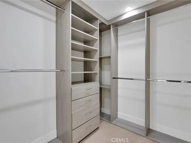 335 University Dr — Photo 14