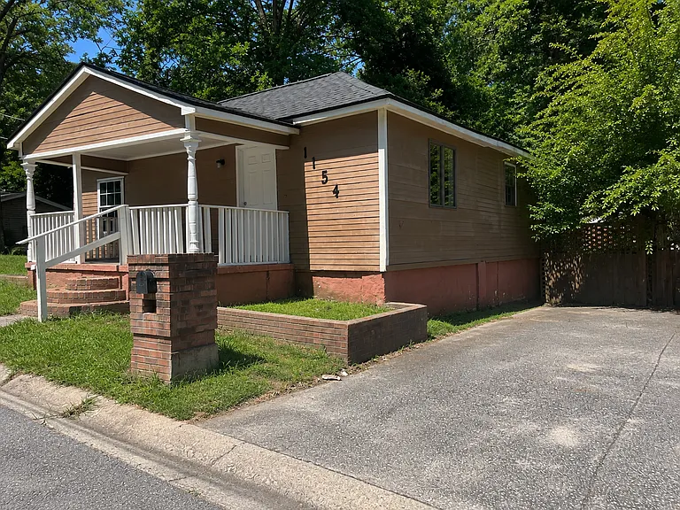 1145 Davis Cir — Photo 4