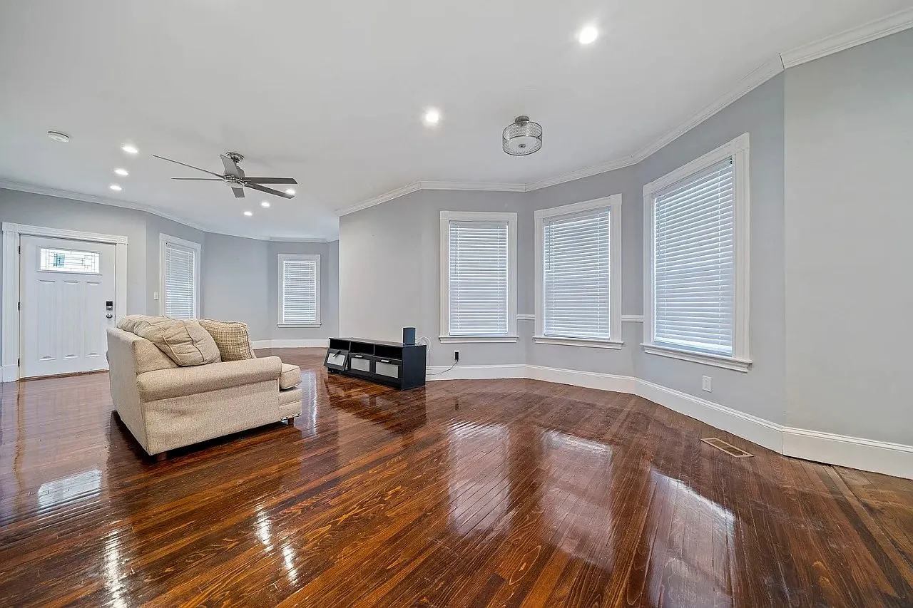 4 bed, 2265 sqft, $1,500 — Photo 4
