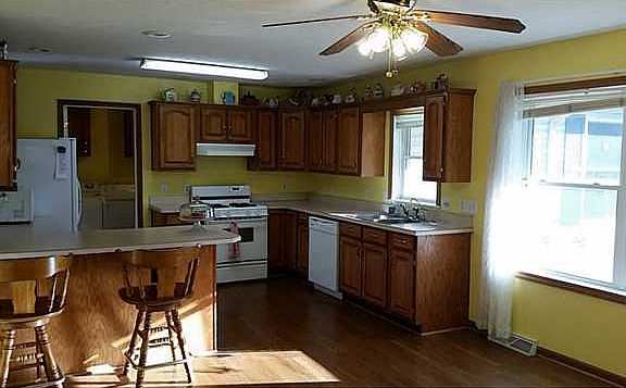 4th image of 145 Darlene Dr