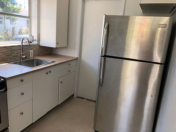 3rd image of 1516 N Andrews Ave #3