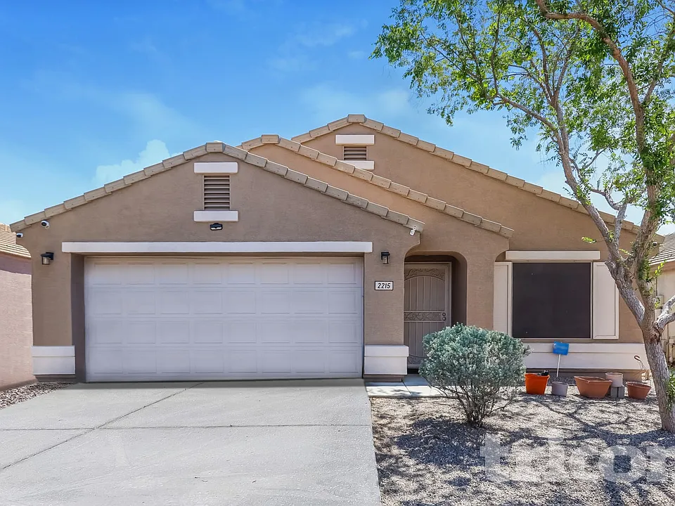 2215 S 101st Dr