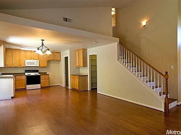 4th image of 5375 Yellow Pine Way