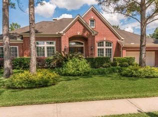 719 Red Oak Ln, Friendswood, TX 77546