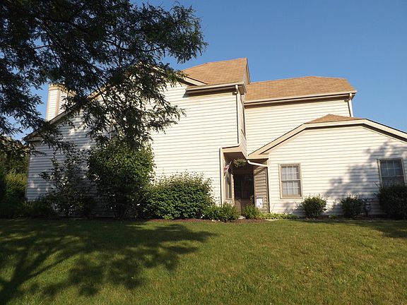2nd image of 3142 N Carriageway Dr