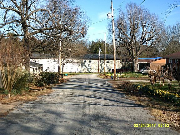4th image of 430 Blossom Dr