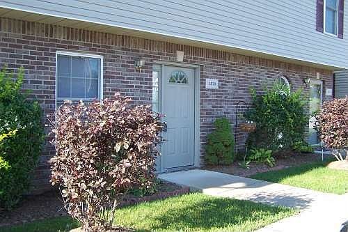1st image of 3529 S Oaklawn Cir